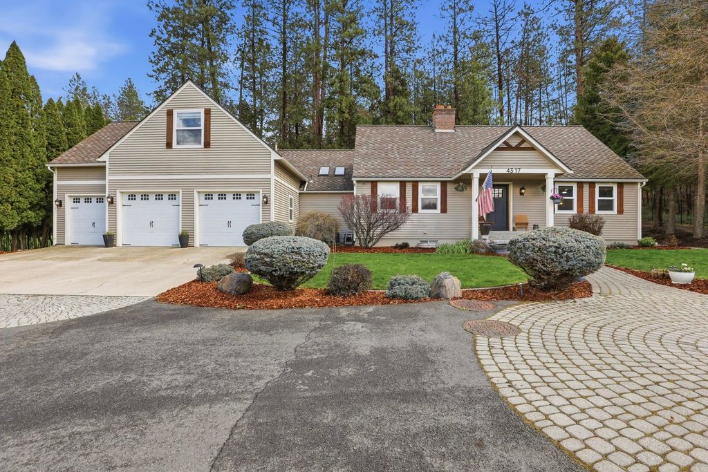 Photo of 4317 S EVERGREEN Rd, Spokane Valley, WA 99037 (MLS # 202615648)