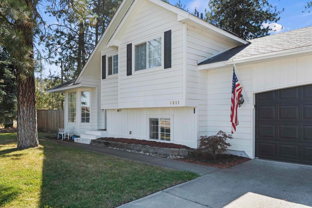 Photo of 6811 W Johannsen Ave, Nine Mile Falls, WA 99026 (MLS # 202525477)