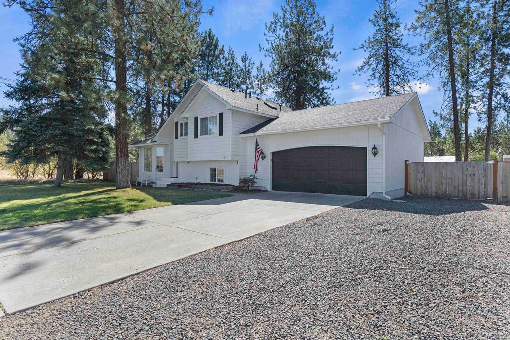 Photo of 6811 W Johannsen Ave, Nine Mile Falls, WA 99026 (MLS # 202525477)