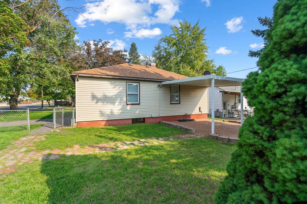 Photo of 5027 N Belt Ave, Spokane, WA 99205 (MLS # 202525493)