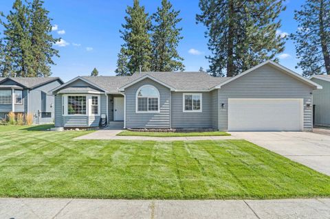 Photo of 7706 N Old Fort Dr, Spokane, WA 99208 (MLS # 202611573)