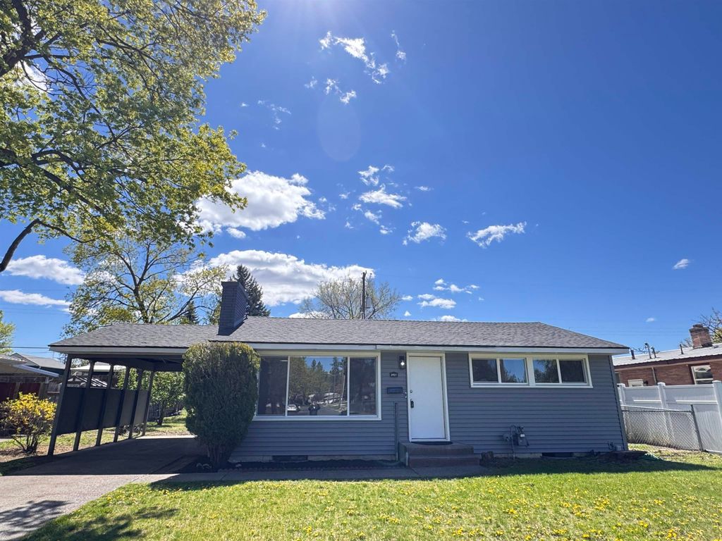 Photo of 2921 W Bismark Ave, Spokane, WA 99205 (MLS # 202616423)