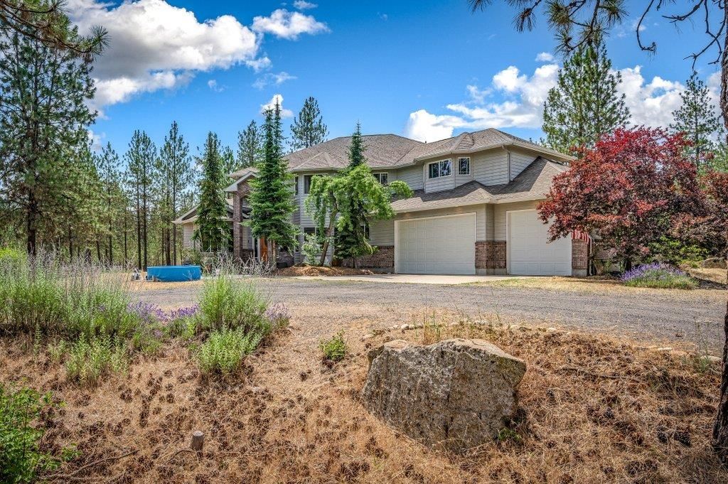 Photo of 8217 W Rutter Pkwy, Spokane, WA 99208 (MLS # 202619982)
