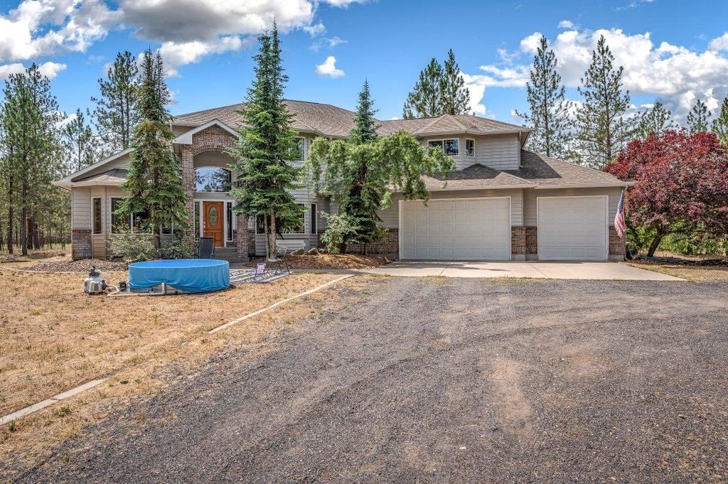 Photo of 8217 W Rutter Pkwy, Spokane, WA 99208 (MLS # 202619982)