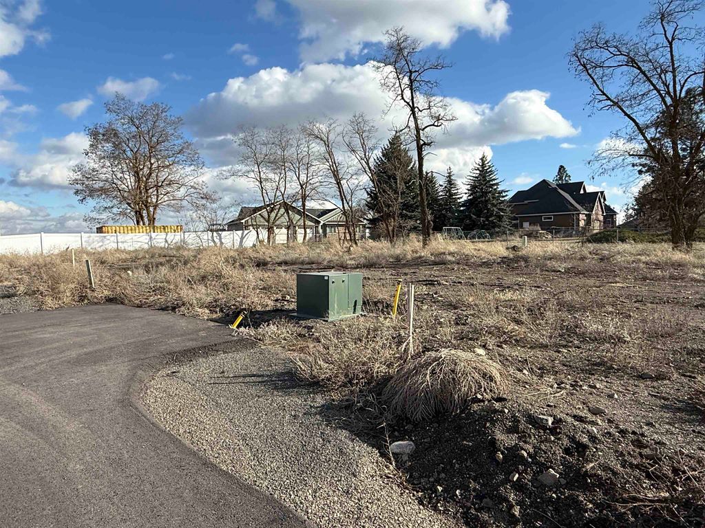 Photo of 8608 W Panorama Dr, Spokane, WA 99208 (MLS # 202615790)