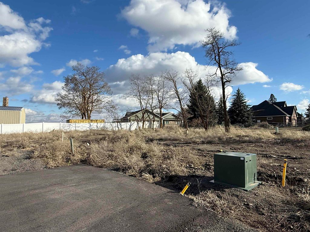 Photo of 8608 W Panorama Dr, Spokane, WA 99208 (MLS # 202615790)