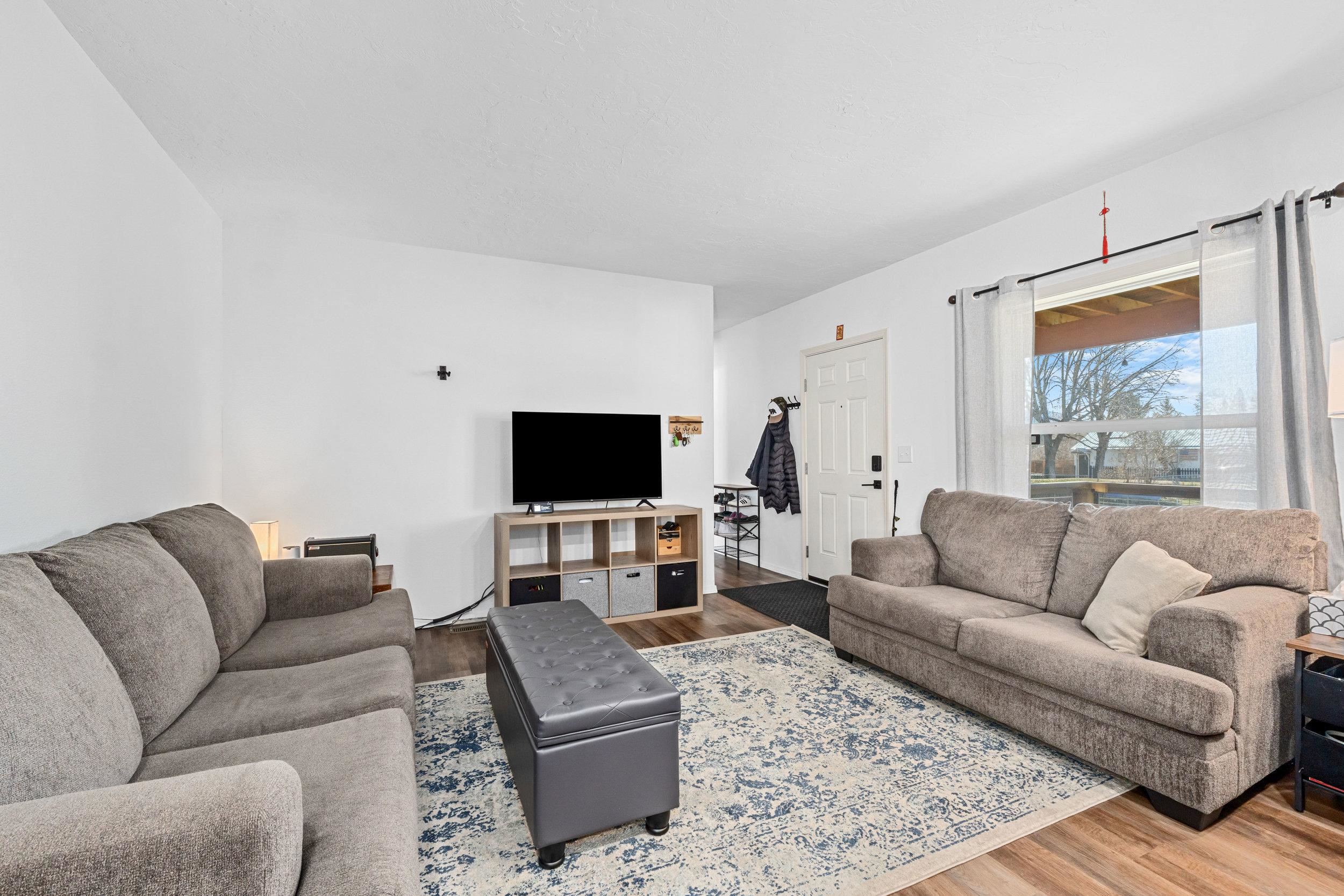 112 Blackwell St - Photo 2