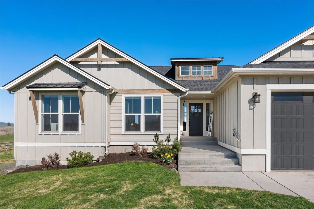 Photo of 13915 W Lincoln Rd, Spokane, WA 99224 (MLS # 202625652)
