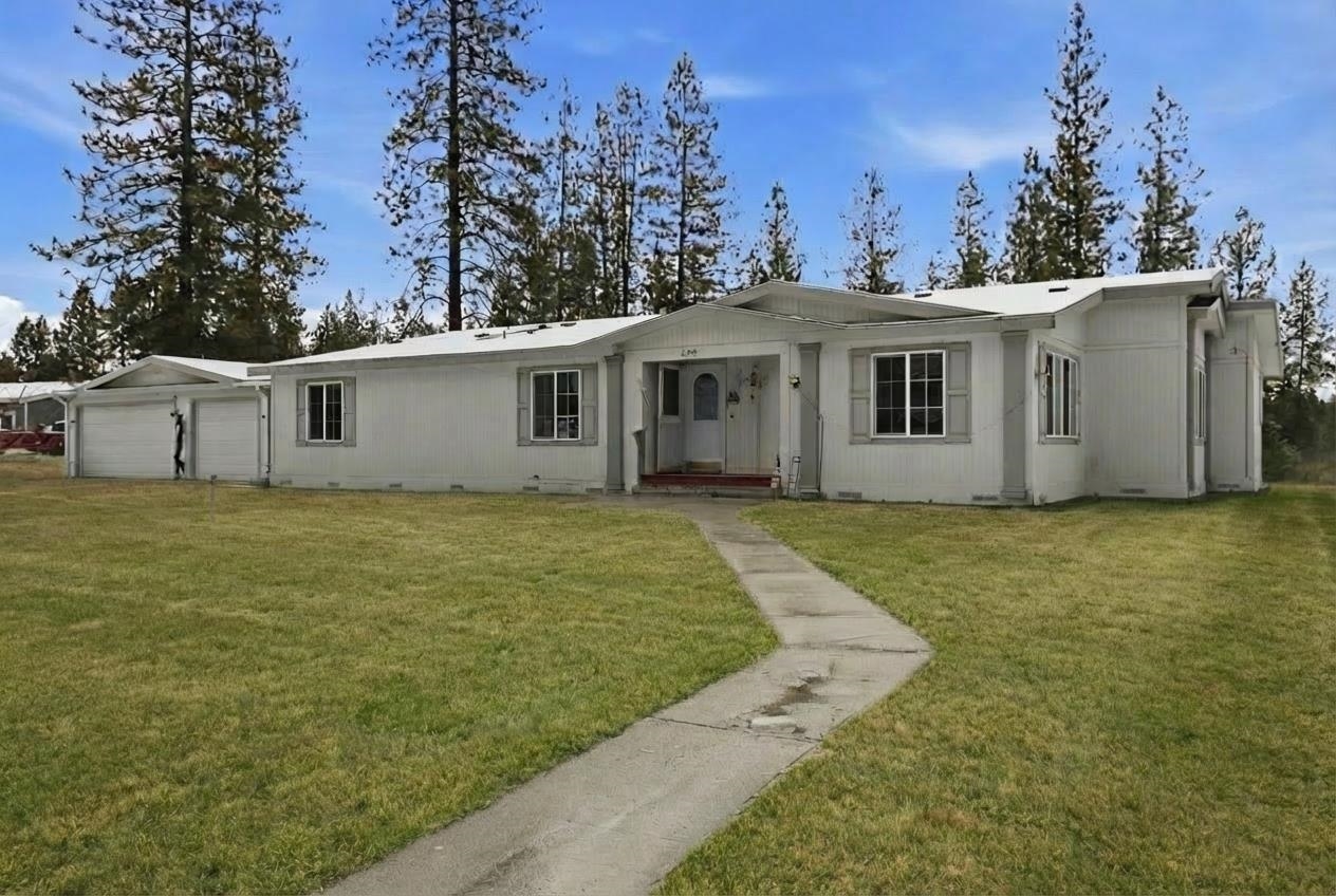 Photo 1 of 44 — 6399 Lakeview Dr, Nine Mile Falls, WA 99026
