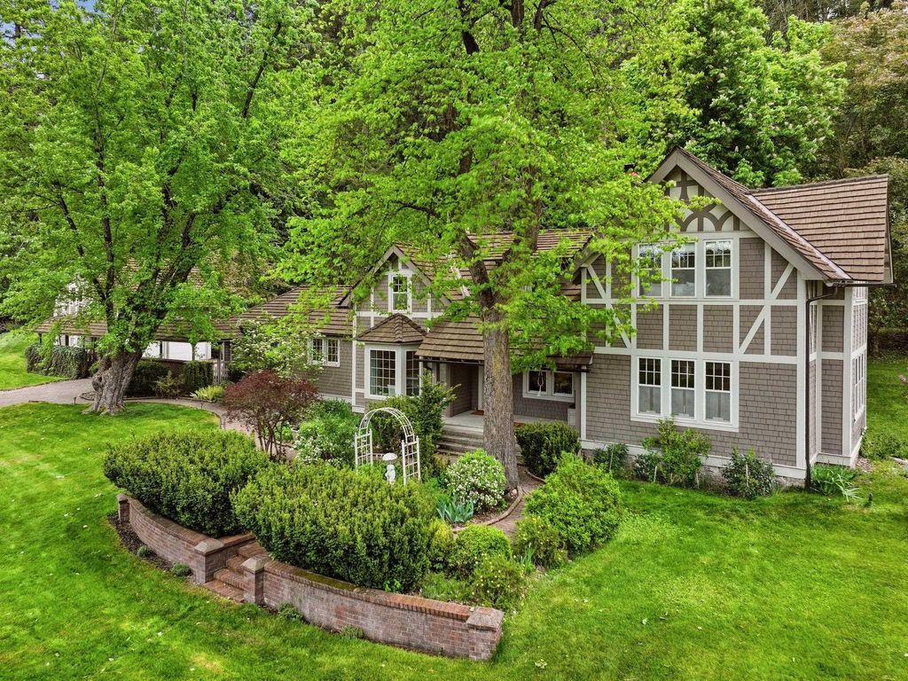 Photo of 12720 N Vistawood Ct, Spokane, WA 99218 (MLS # 202617586)