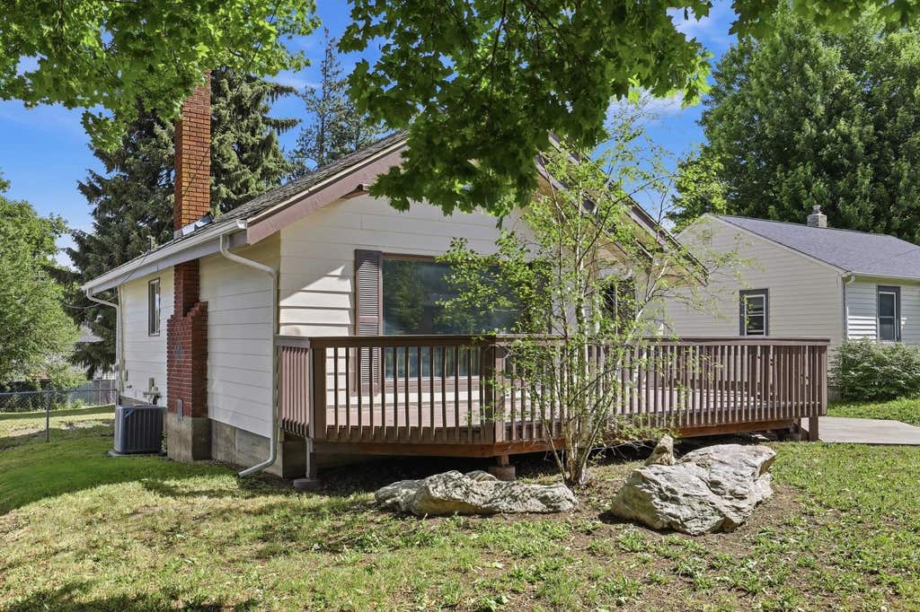 Photo of 1623 E 15TH Ave, Spokane, WA 99203 (MLS # 202621137)