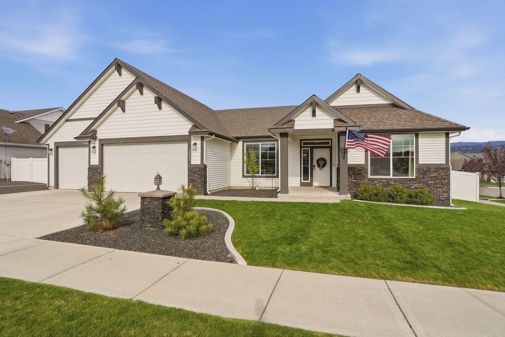 Photo of 1421 S Hodges St, Spokane Valley, WA 99016 (MLS # 202615791)