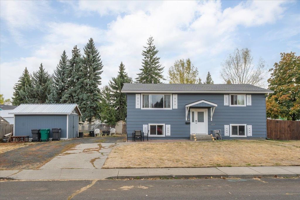 Photo of 208 Holladay Rd, Cheney, WA 99004 (MLS # 202525532)