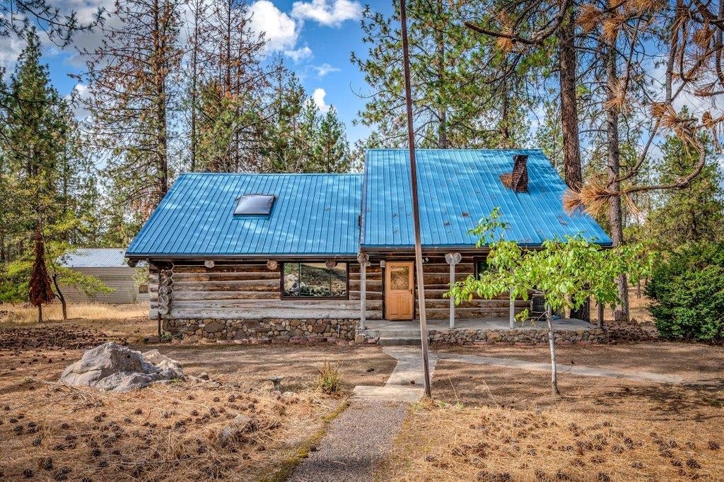 Photo of 6386 W Whitmore Hill Rd, Deer Park, WA 99006 (MLS # 202624402)