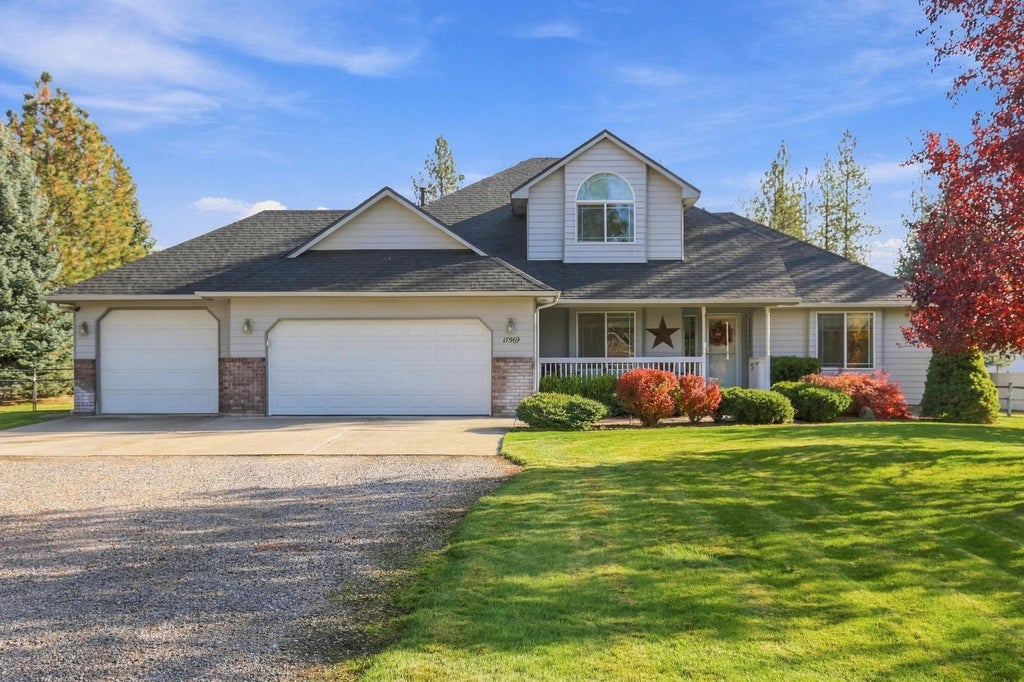 Photo of 17569 N Sunnyvale Dr, Nine Mile Falls, WA 99026 (MLS # 202626137)