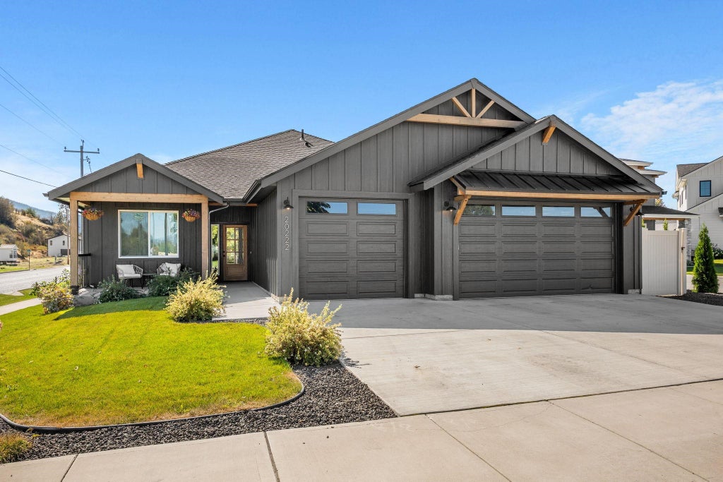 Photo of 20222 E 10 Ct, Spokane Valley, WA 99016 (MLS # 202624451)