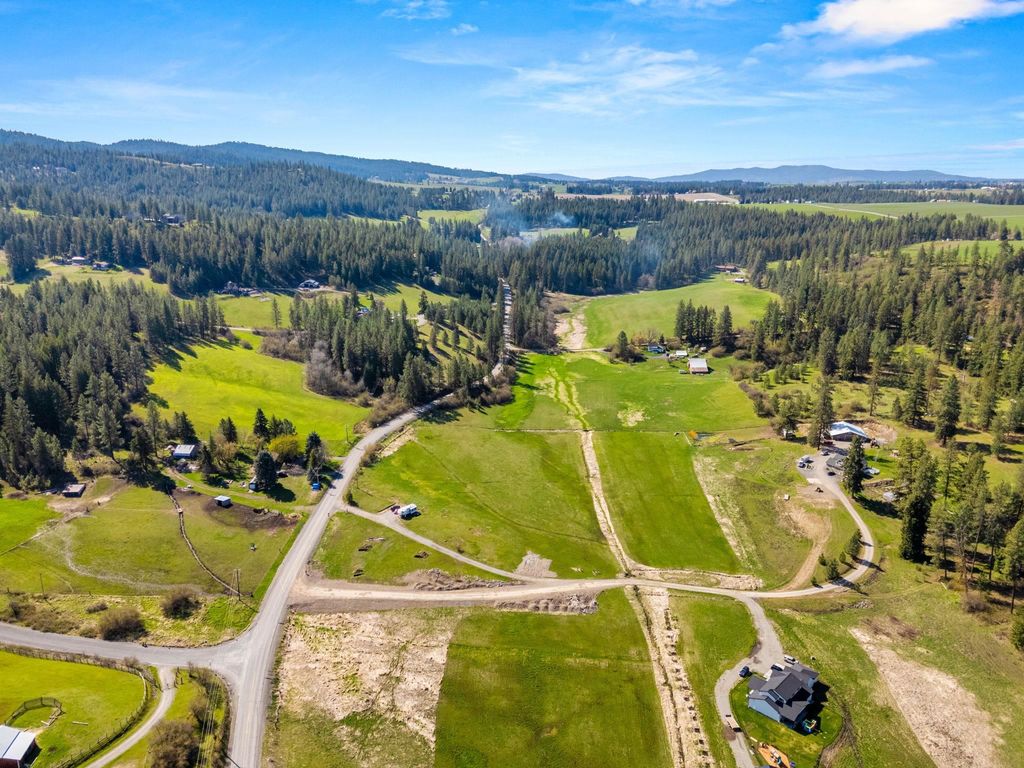Photo of 13199 N Forker Rd, Spokane, WA 99217 (MLS # 202615921)