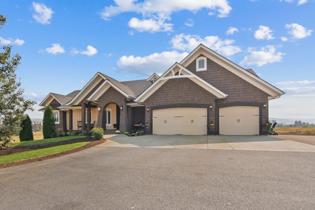 Photo of 10514 E PEONE LANDING Ln, Mead, WA 99021 (MLS # 202525412)