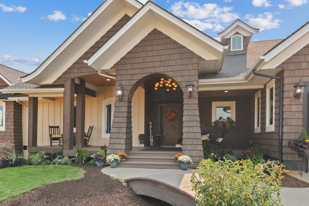 Photo of 10514 E PEONE LANDING Ln, Mead, WA 99021 (MLS # 202525412)