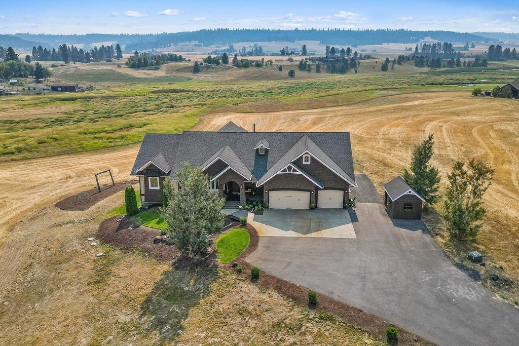 Photo of 10514 E PEONE LANDING Ln, Mead, WA 99021 (MLS # 202525412)