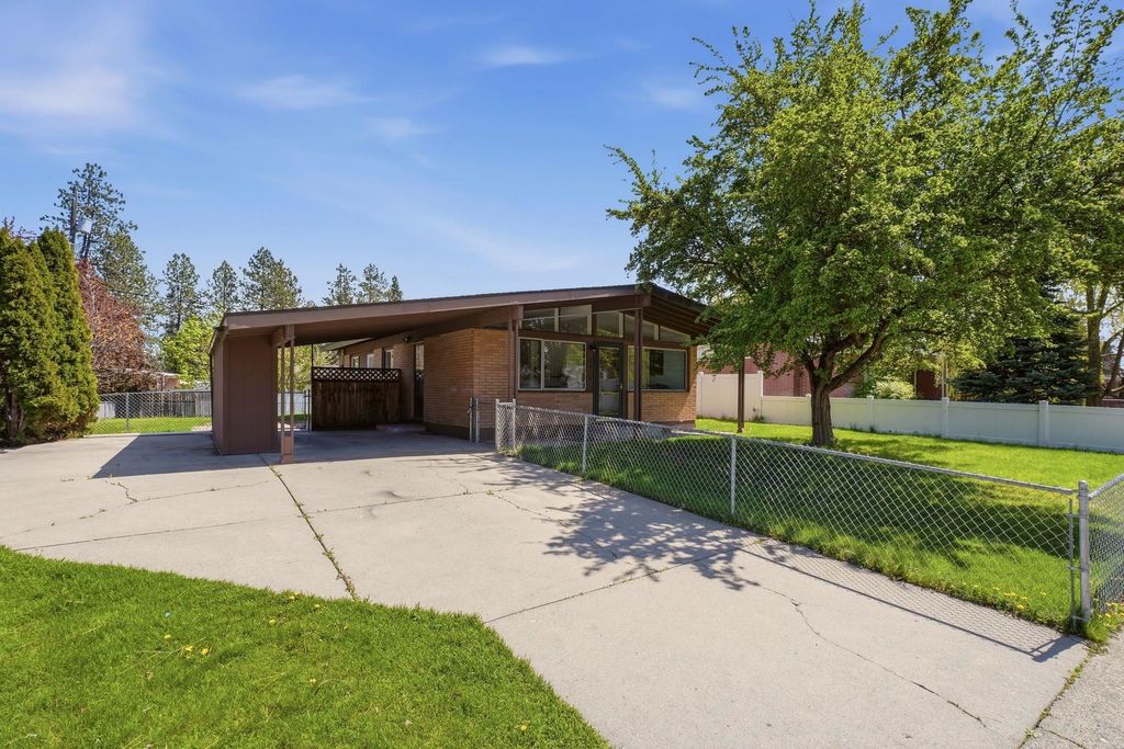 Photo of 6814 N Post St, Spokane, WA 99208 (MLS # 202616372)
