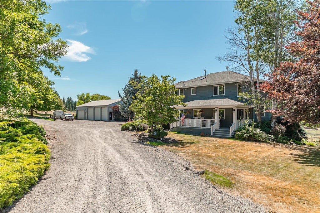 Photo of 4002 S Long Ln, Greenacres, WA 99016 (MLS # 202625978)