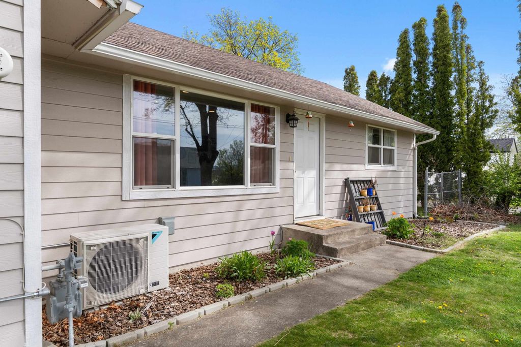 Photo of 8719 E Valleyway Ave, Spokane, WA 99212 (MLS # 202615826)