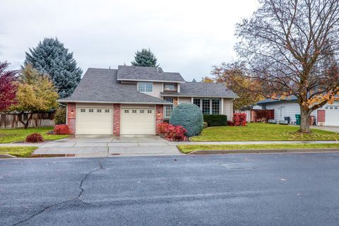 Photo of 10514 N Arrowhead Dr, Spokane, WA 99208 (MLS # 202526845)