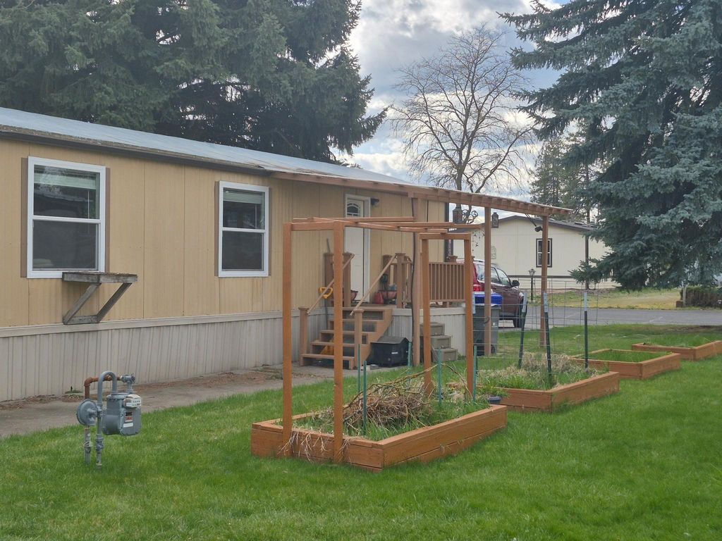 Photo of 3925 E Farwell Rd, Mead, WA 99021 (MLS # 202615818)