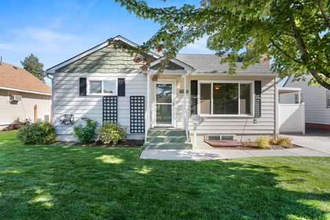 Photo of 5008 N Madison St, Spokane, WA 99205 (MLS # 202525219)