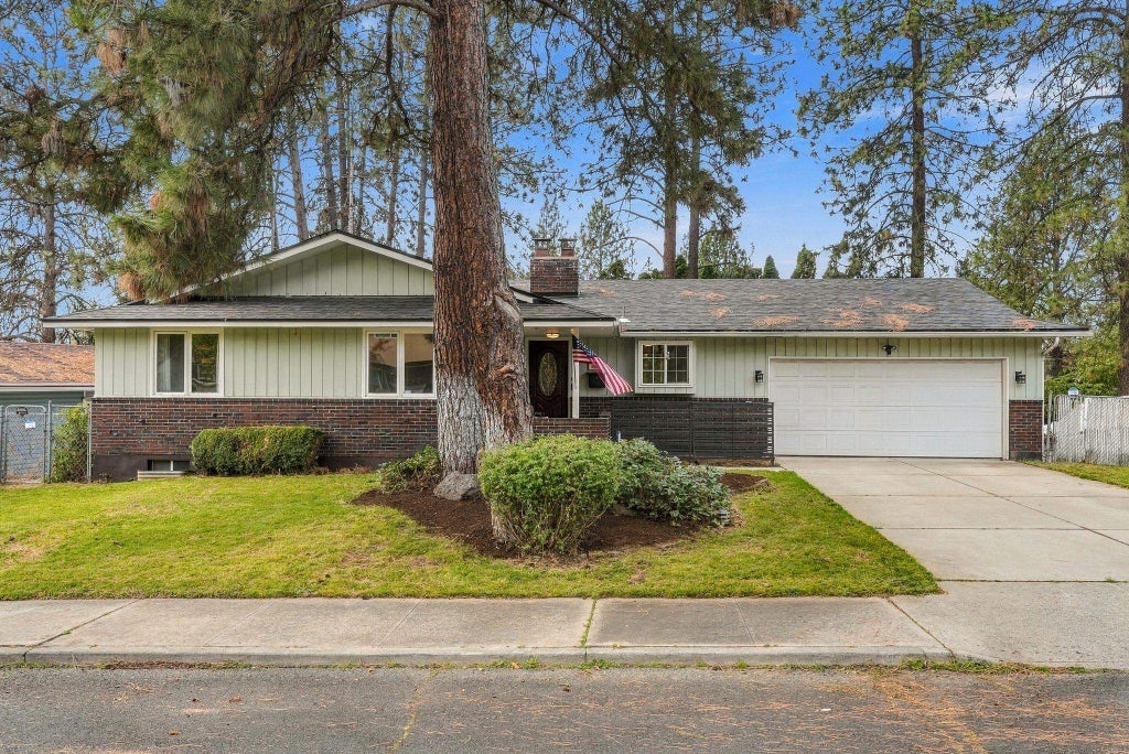 Photo of 6409 N Greenwood Blvd, Spokane, WA 99208 (MLS # 202625787)