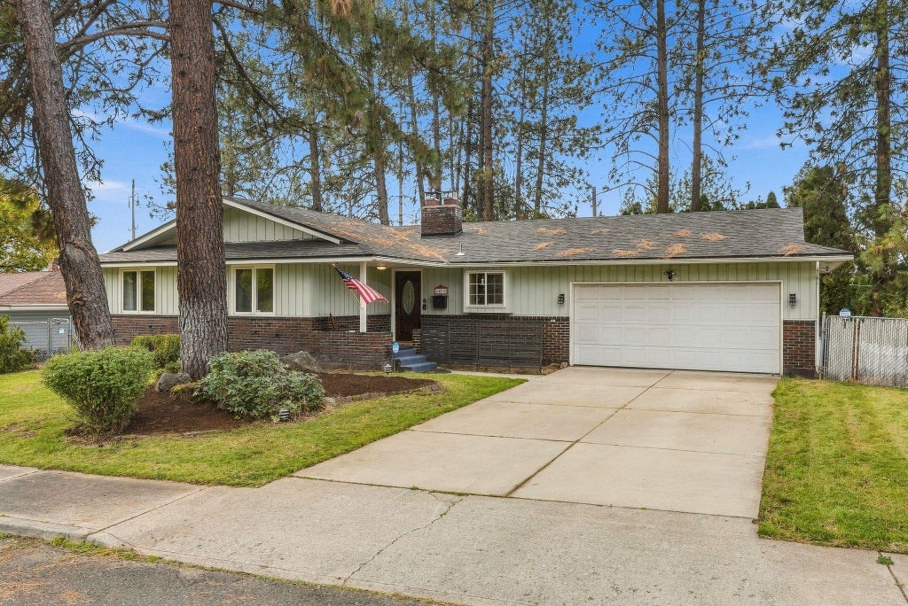 Photo of 6409 N Greenwood Blvd, Spokane, WA 99208 (MLS # 202625787)