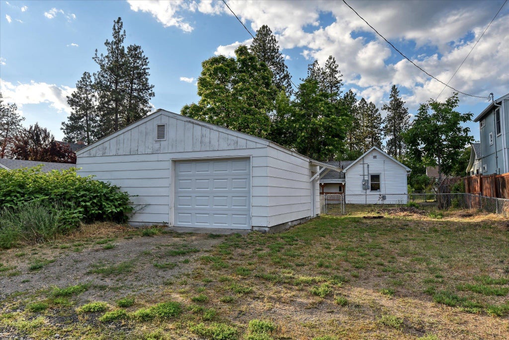 Photo of 2607 W KIERNAN Ave, Spokane, WA 99205 (MLS # 202622993)