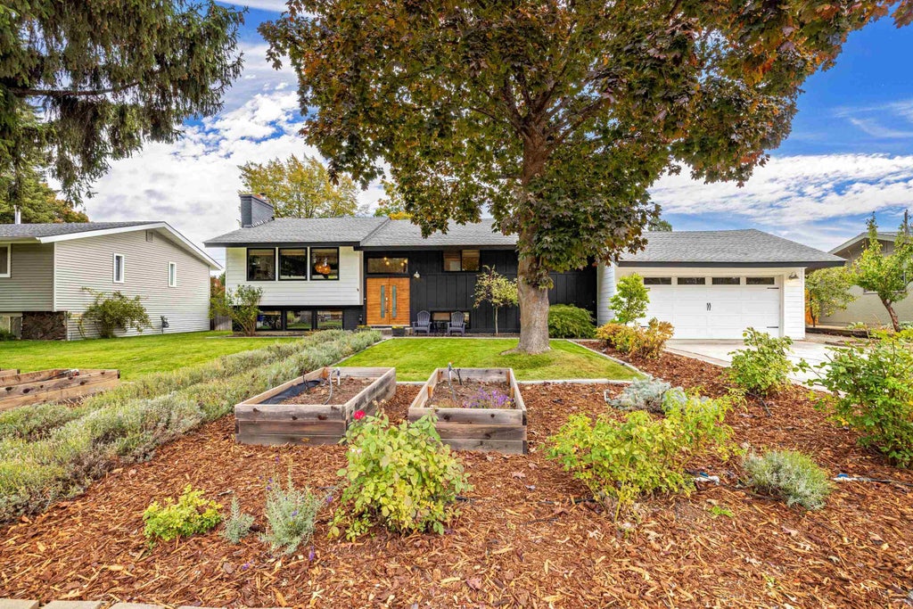 Photo of 6021 S Napa St, Spokane, WA 99223 (MLS # 202626030)