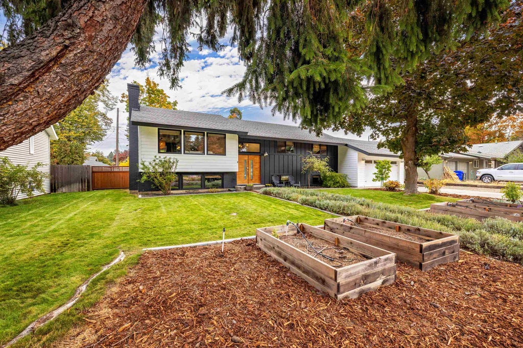 Photo of 6021 S Napa St, Spokane, WA 99223 (MLS # 202626030)