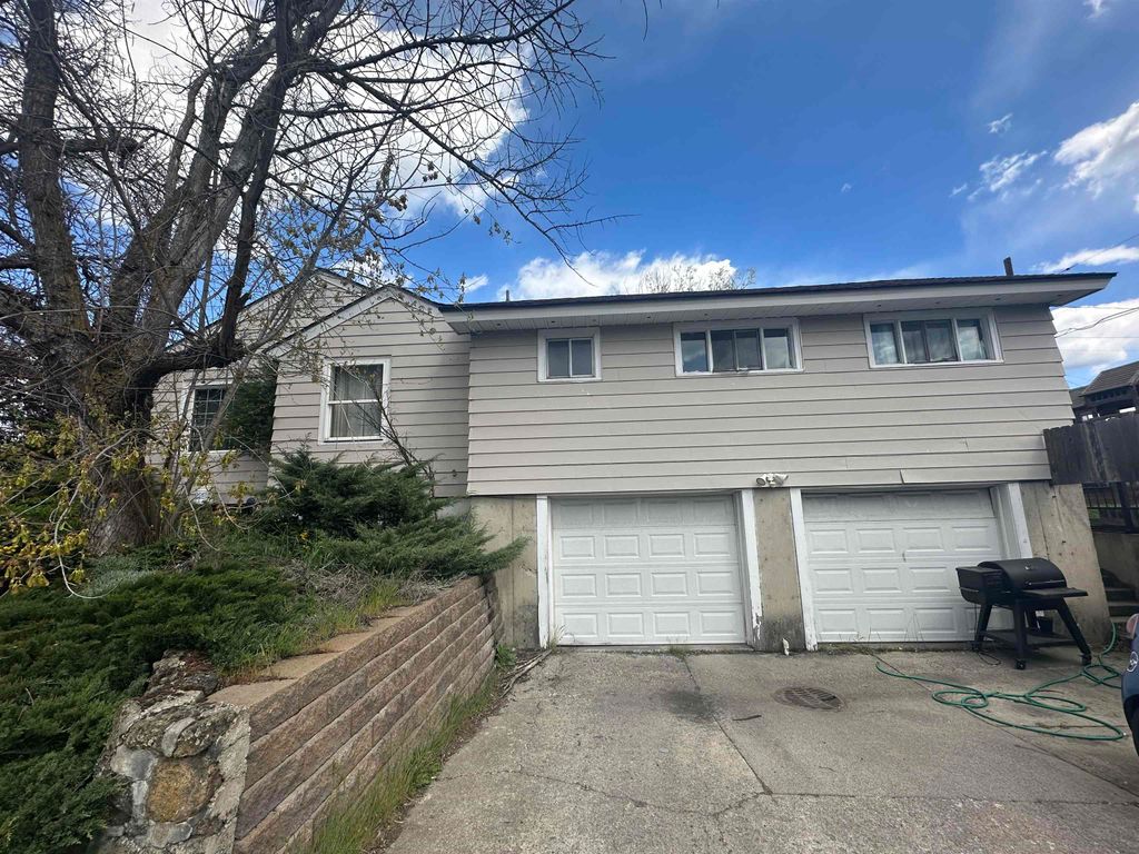 Photo of 2821 W Longfellow Ave, Spokane, WA 99205 (MLS # 202616170)