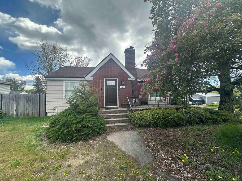 Photo of 2821 W Longfellow Ave, Spokane, WA 99205 (MLS # 202616170)