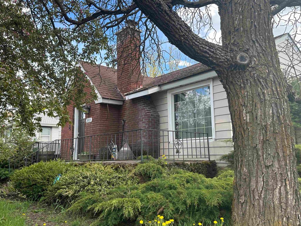 Photo of 2821 W Longfellow Ave, Spokane, WA 99205 (MLS # 202616170)