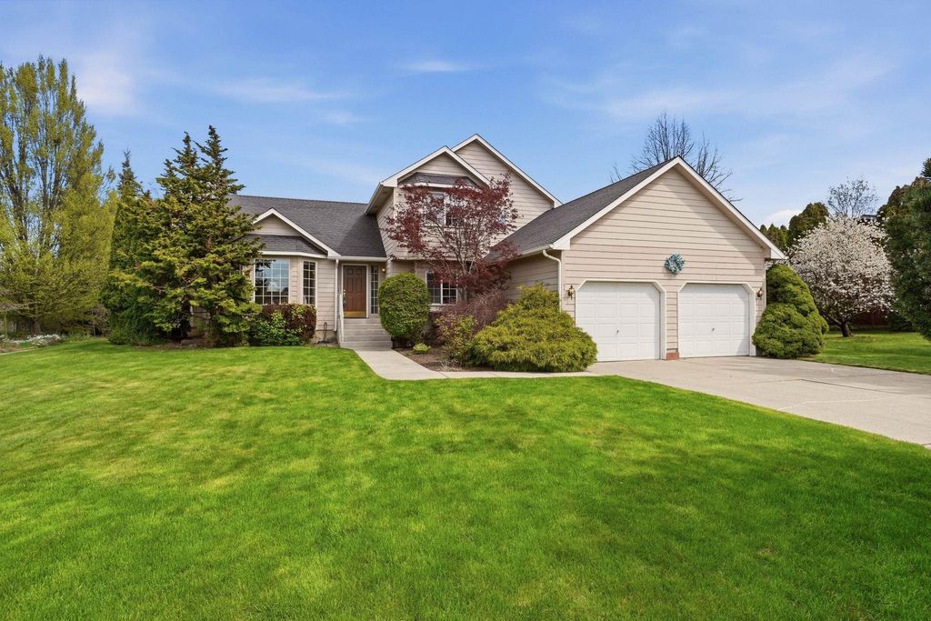 Photo of 3319 E 65th Ave, Spokane, WA 99223 (MLS # 202616271)