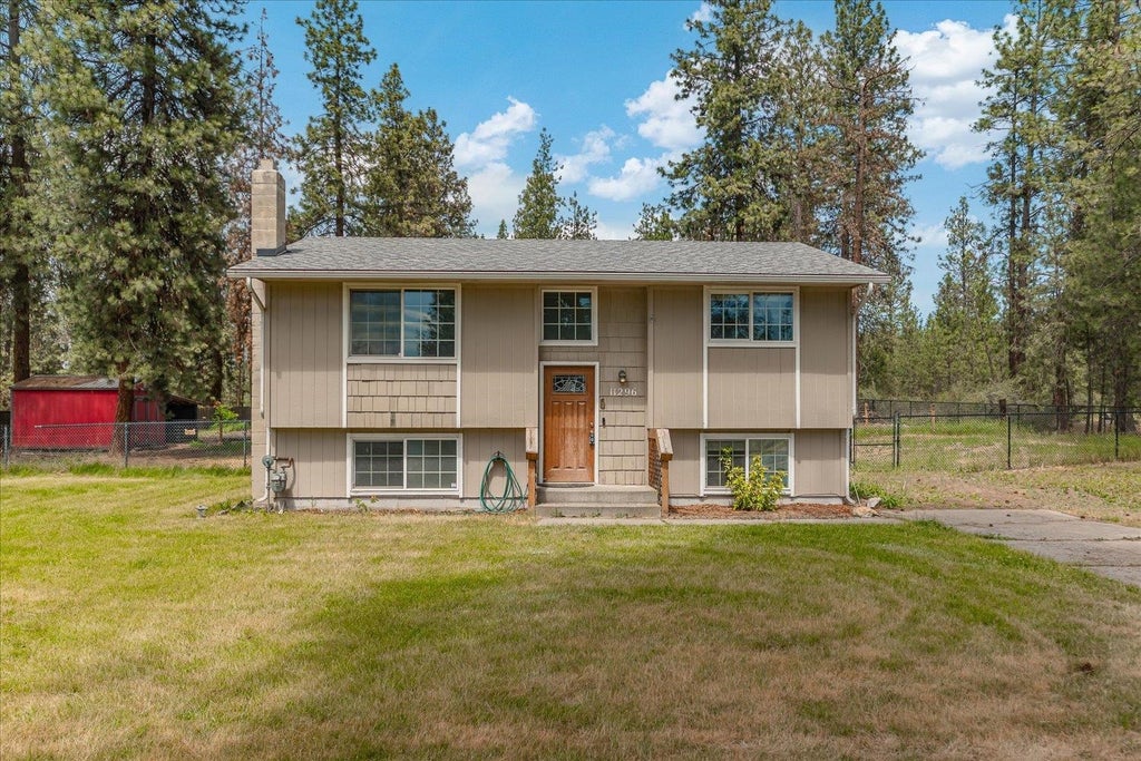 Photo of 11296 W Sagewood Rd, Nine Mile Falls, WA 99026 (MLS # 202623455)