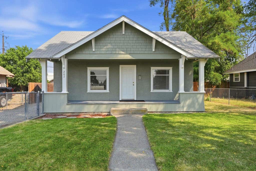 Photo of 207 E Princeton Ave, Spokane, WA 99107 (MLS # 202622135)