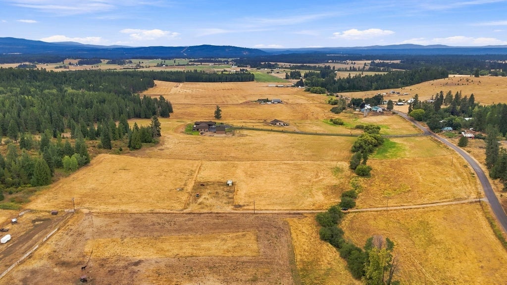 Photo of 2702 Allen Rd, Elk, WA 99009 (MLS # 202623661)
