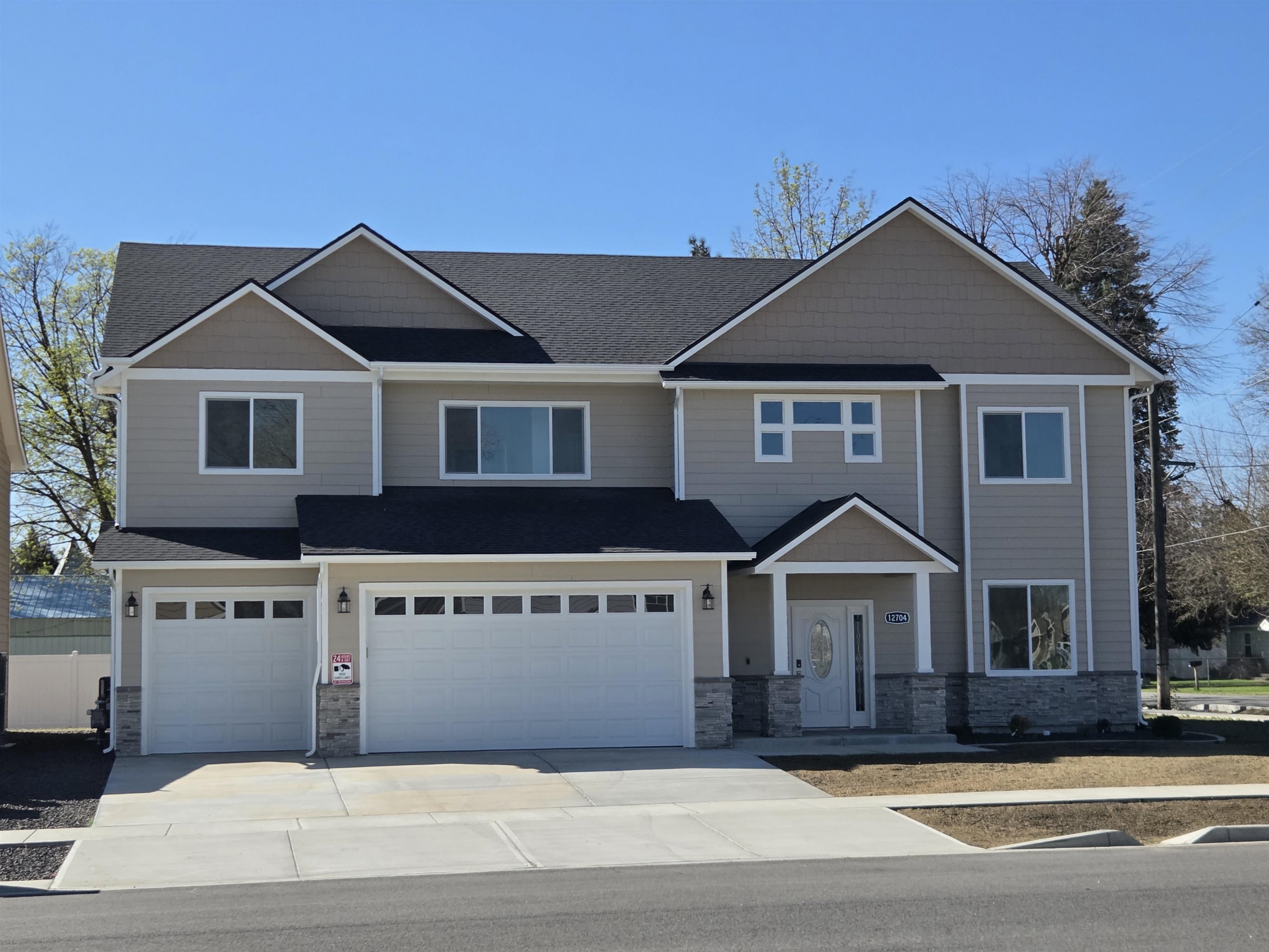 Photo 1 of 32 — 12704 E Desmet Ave, Spokane Valley, WA 99216