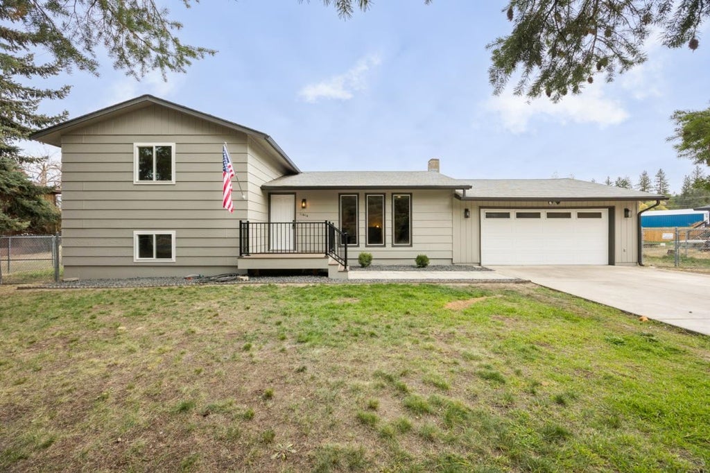 Photo of 11414 N Parksmith Dr, Mead, WA 99021 (MLS # 202625766)