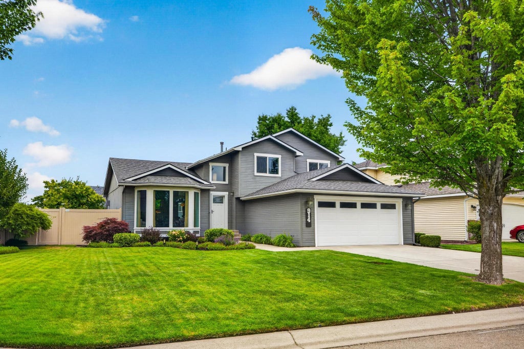 Photo of 914 N Homestead Dr, Liberty Lake, WA 99019 (MLS # 202622042)