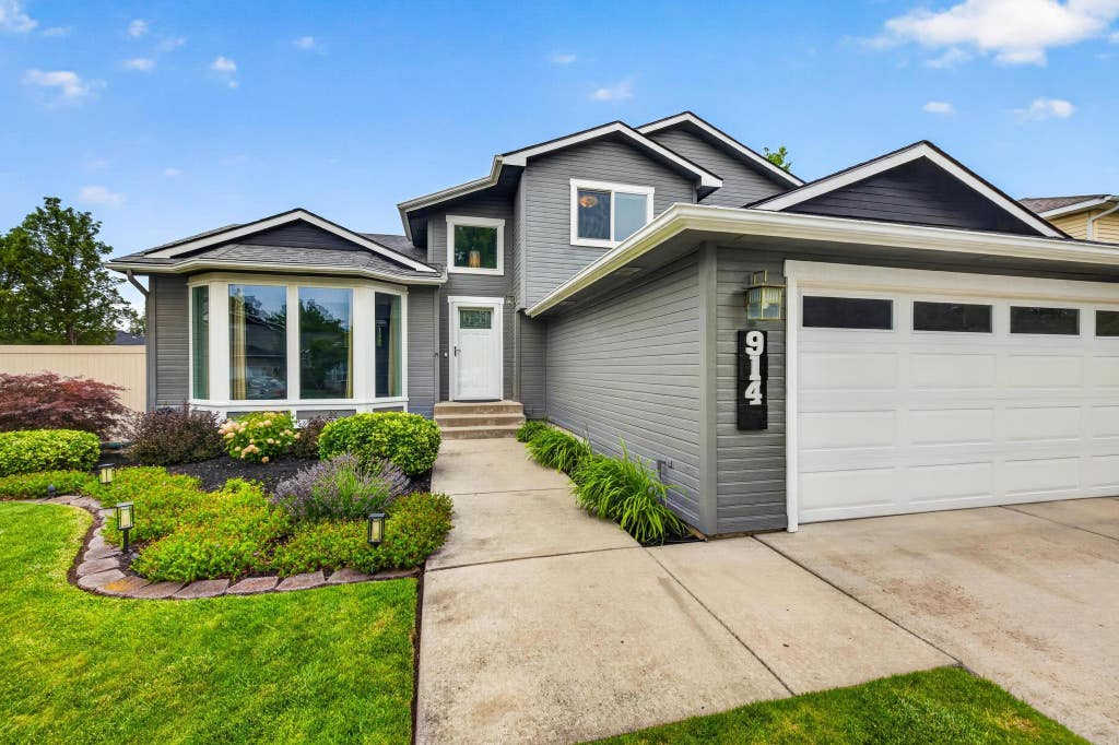 Photo of 914 N Homestead Dr, Liberty Lake, WA 99019 (MLS # 202622042)
