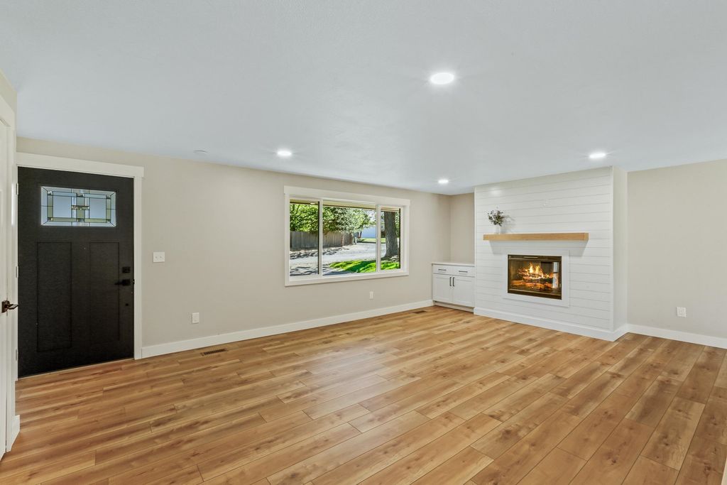 Photo of 4010 S Cuba St, Spokane, WA 99223 (MLS # 202615926)