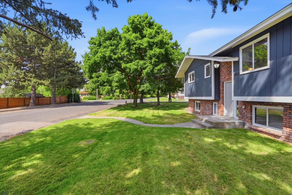Photo of 2205 E 49th Ave, Spokane, WA 99223 (MLS # 202619862)