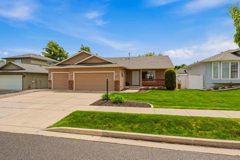 Photo of 1512 E Houghton Ct, Spokane, WA 99217 (MLS # 202618835)