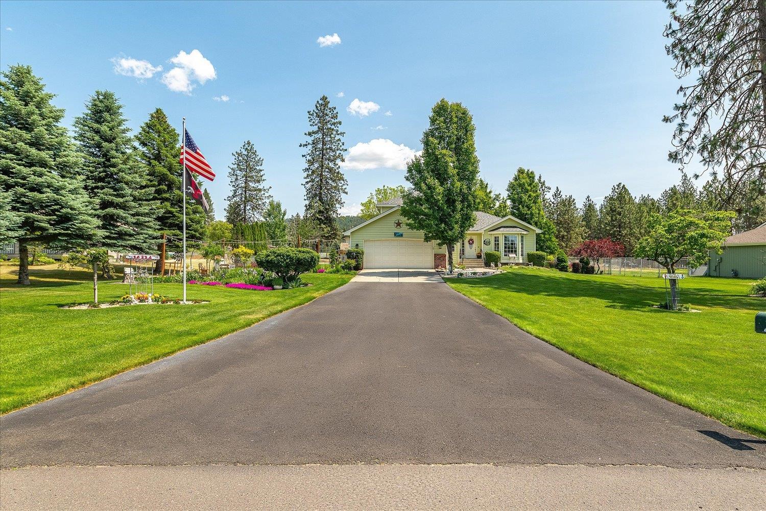 Photo 1 of 37 — 16324 N Cimmeron Ct, Nine Mile Falls, WA 99026